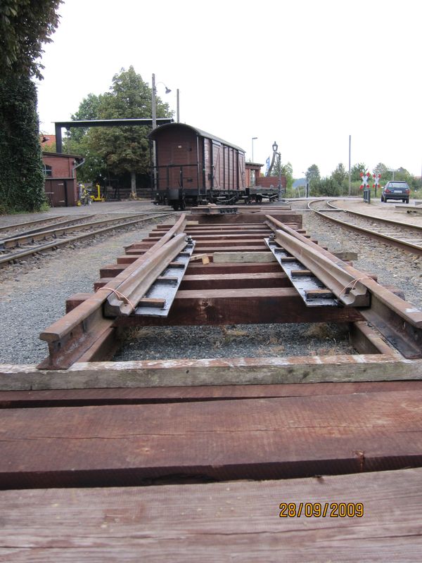 2009-09-28, Museumsbahn Weichenbau047.JPG